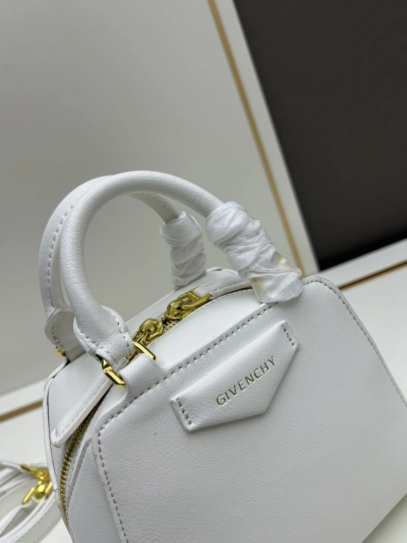 UrbanStyle Gxvxnchy Handle Bags 80190