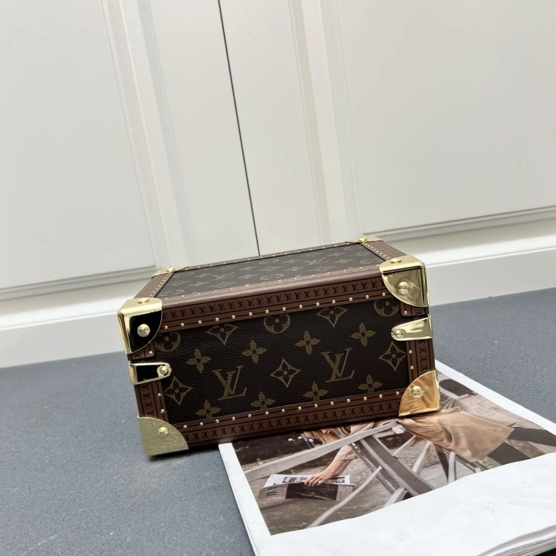 Comfortable LX Box Bags 23819