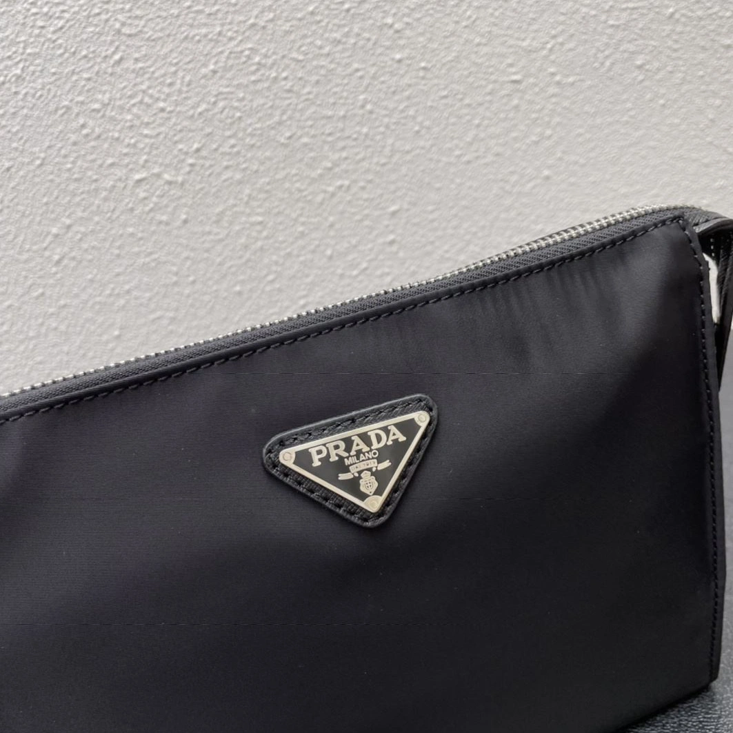 Comfortable Prxdx Clutch Bags 60012