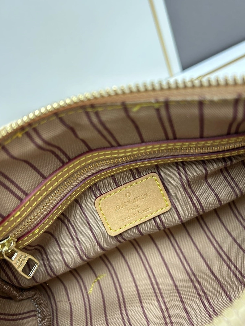 LX Top Handle Bags Bold 23559