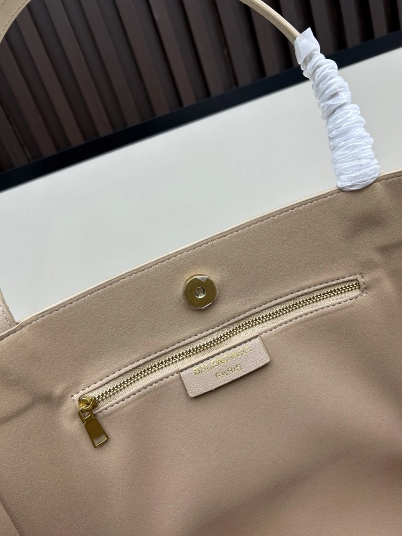 Flexible Bxlxnciaga Shopping Bags 80571