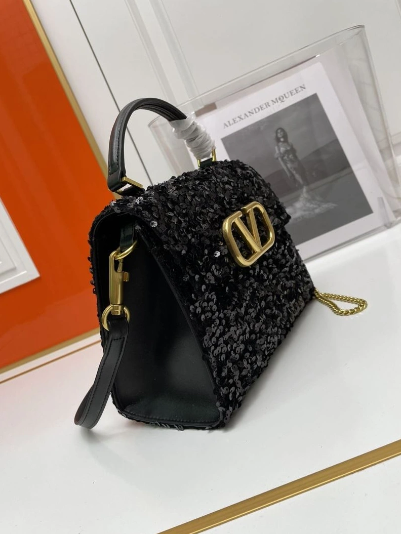 Classic Vxlxntino Handle Bags 79235
