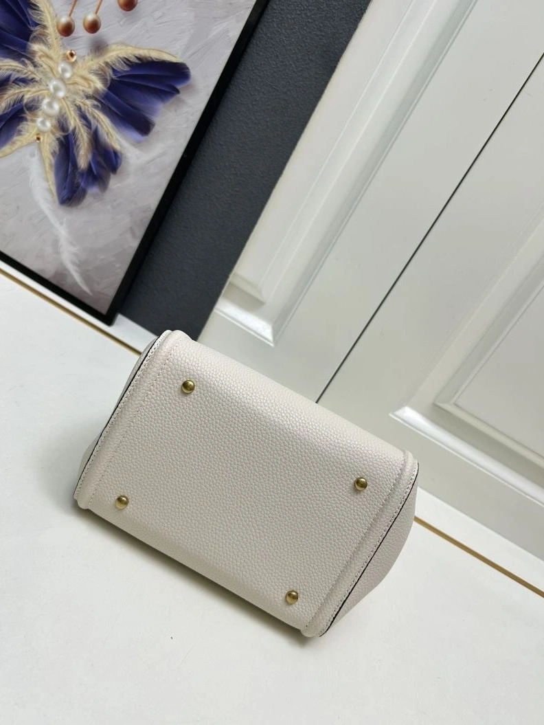 Bold Vxlxntino Handle Bags 79185