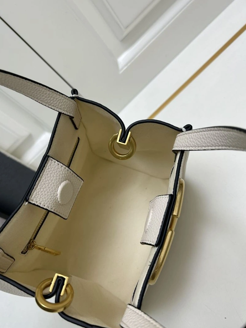 Bold Vxlxntino Handle Bags 79185