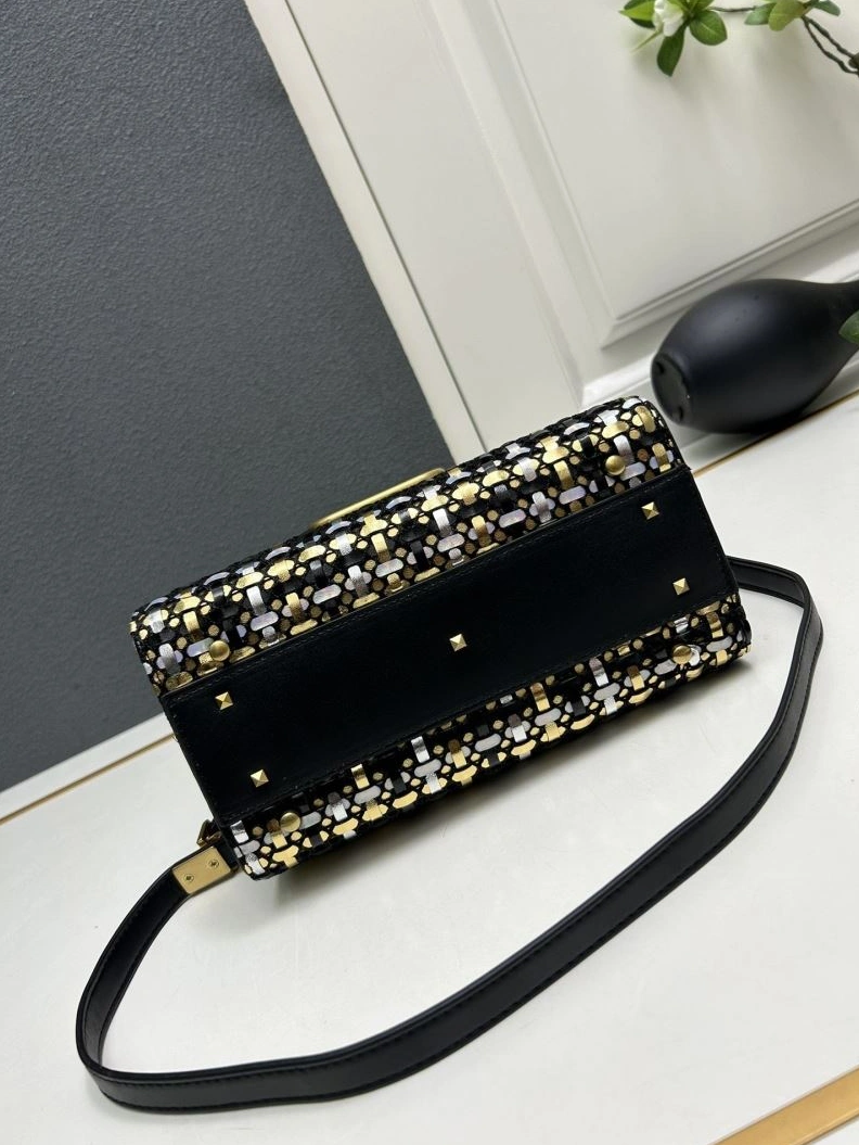 StreetReady Vxlxntino Handle Bags 79194