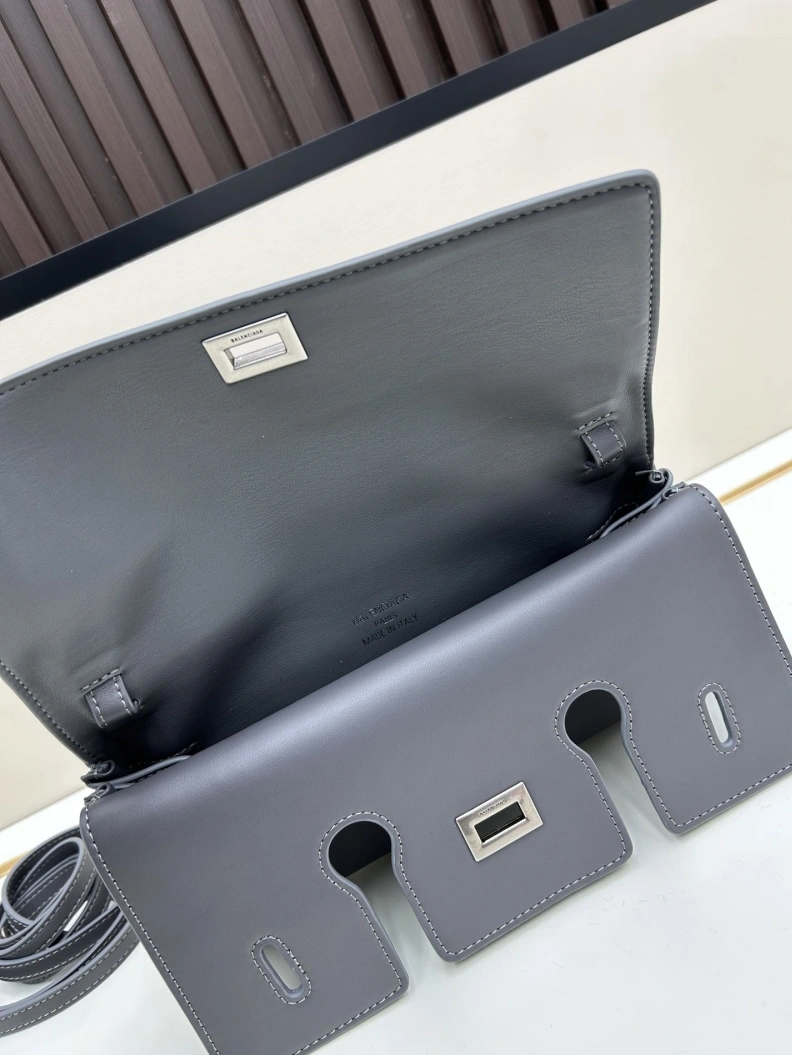 Resilient Bxlxnciaga Top Handle Bags 80443