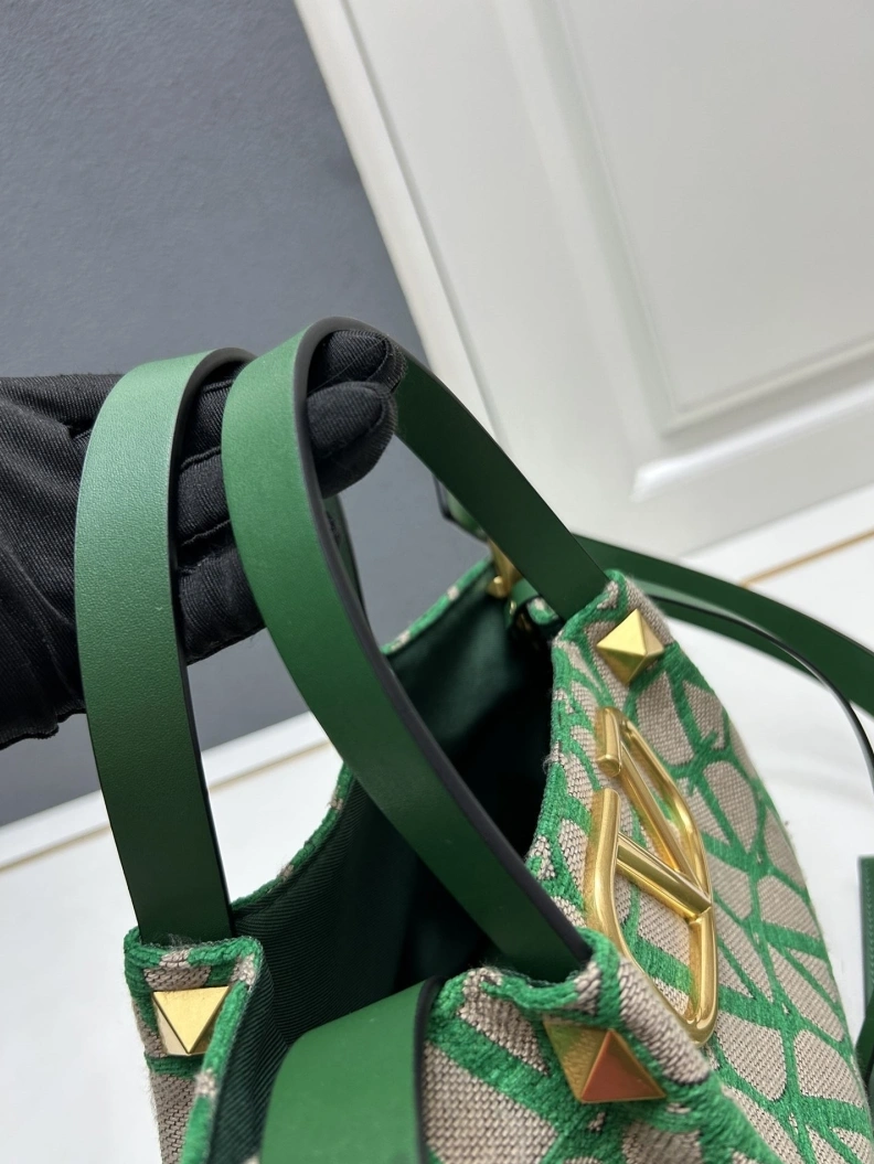 DailyWear Vxlxntino Shopping Bags 76749