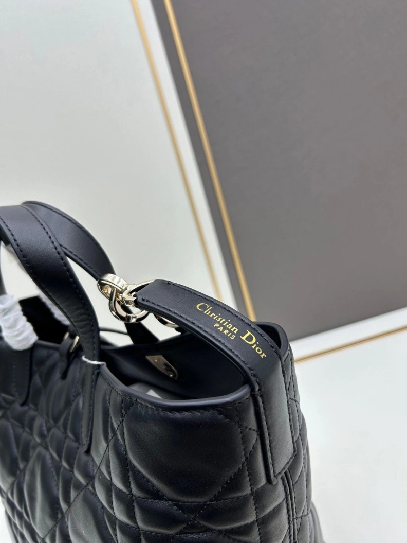 Resilient Dxxr Shopping Bags 61563
