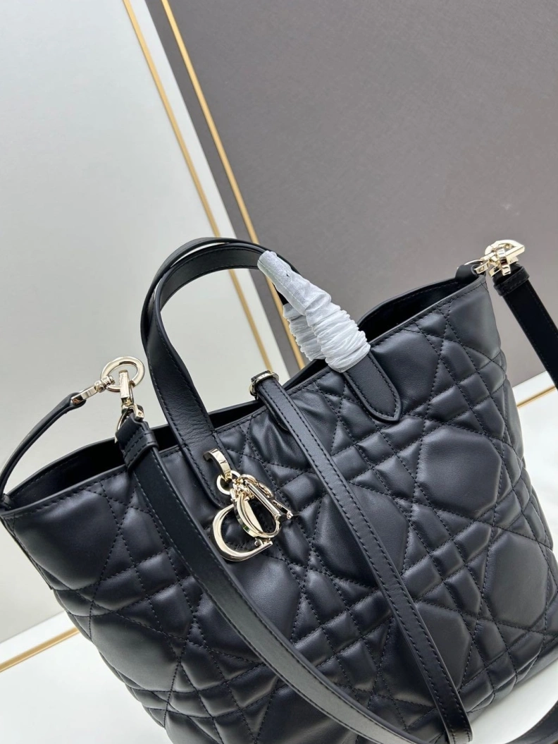 Resilient Dxxr Shopping Bags 61563