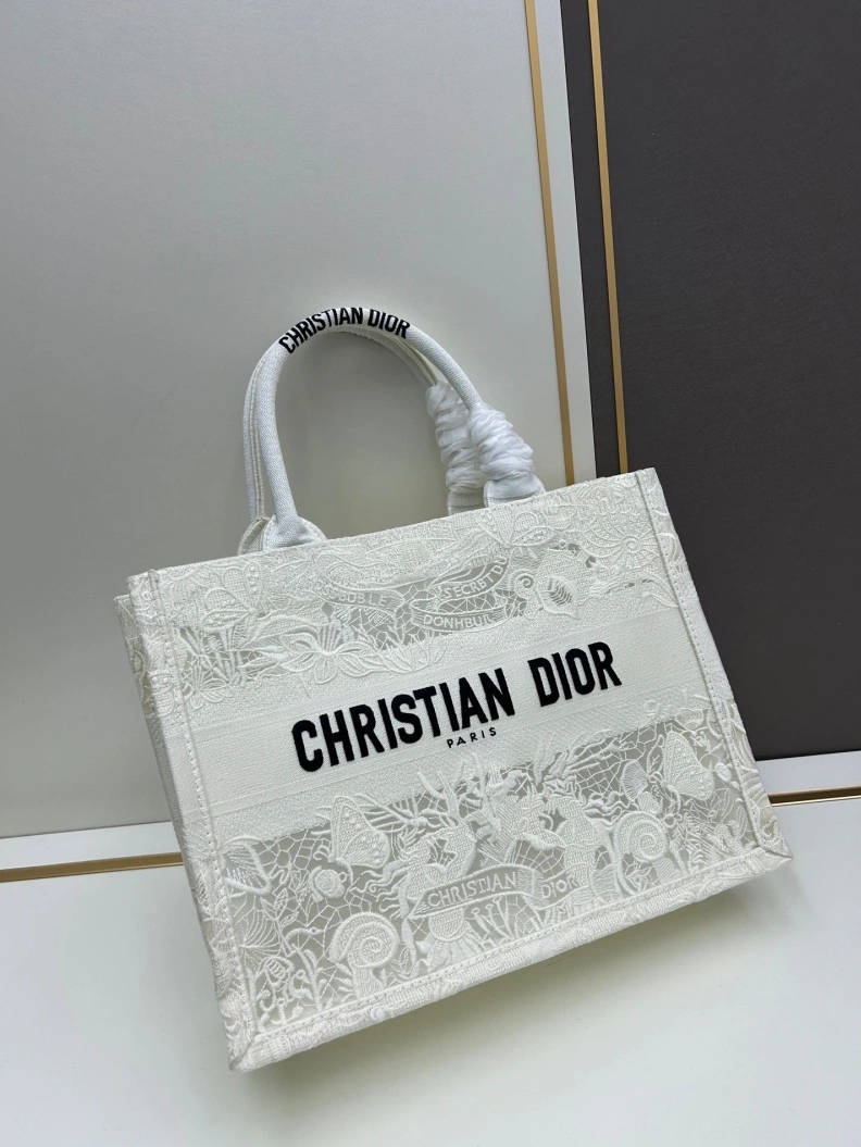 Minimalist Dxxr Shopping Bags 61565