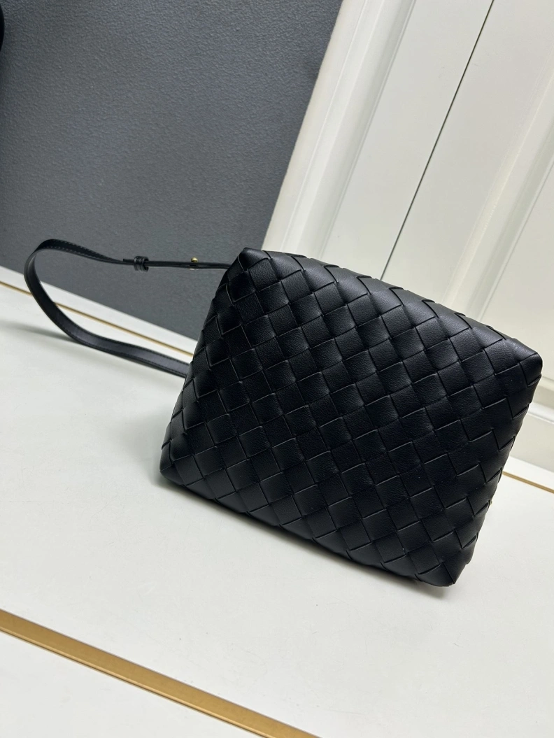 Minimalist BX Top Handle Bags 78394