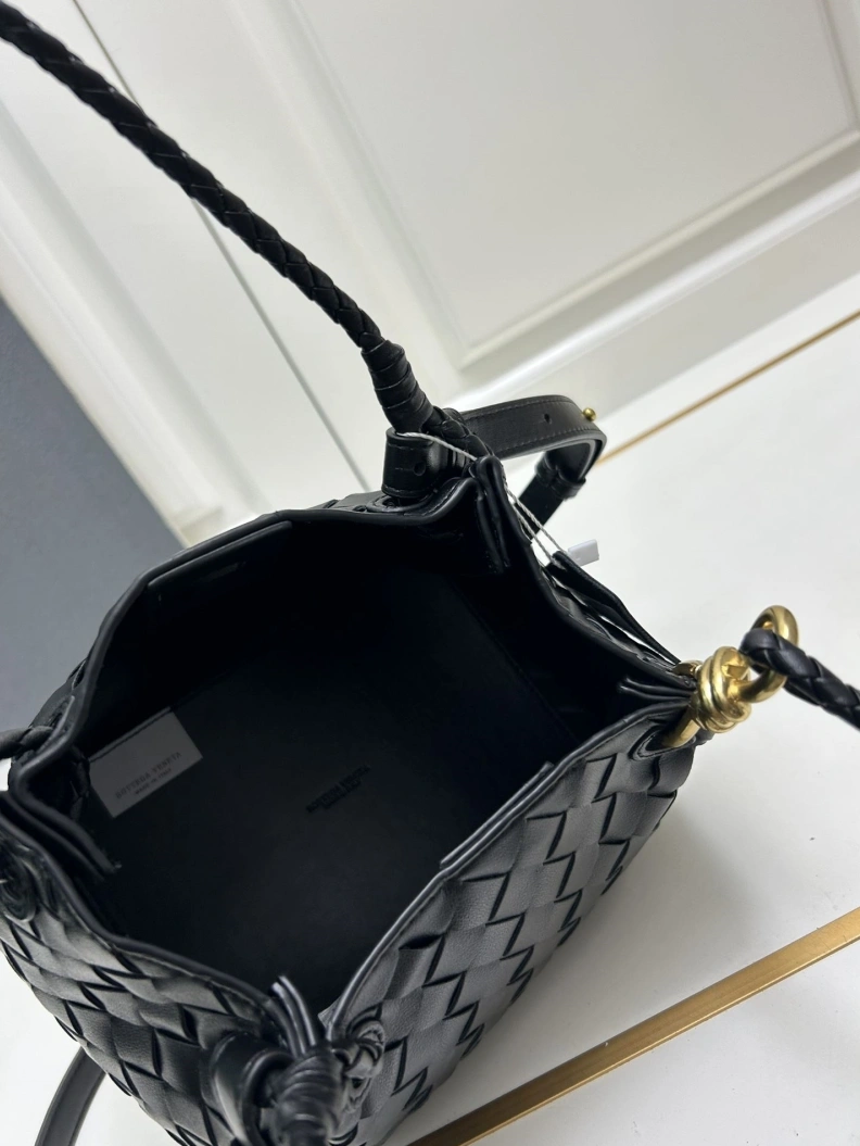 Minimalist BX Top Handle Bags 78394