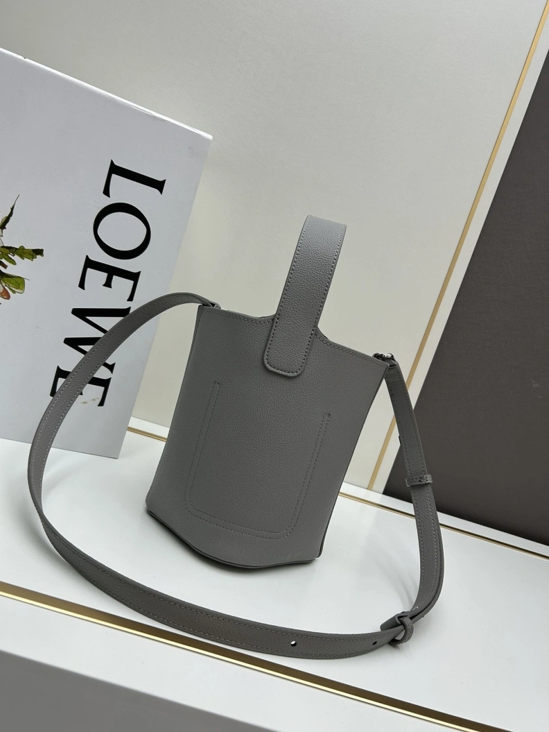Refined Lxxwe Bucket Bags 77852