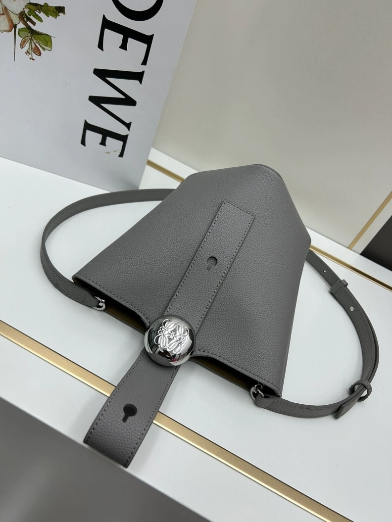 Refined Lxxwe Bucket Bags 77852
