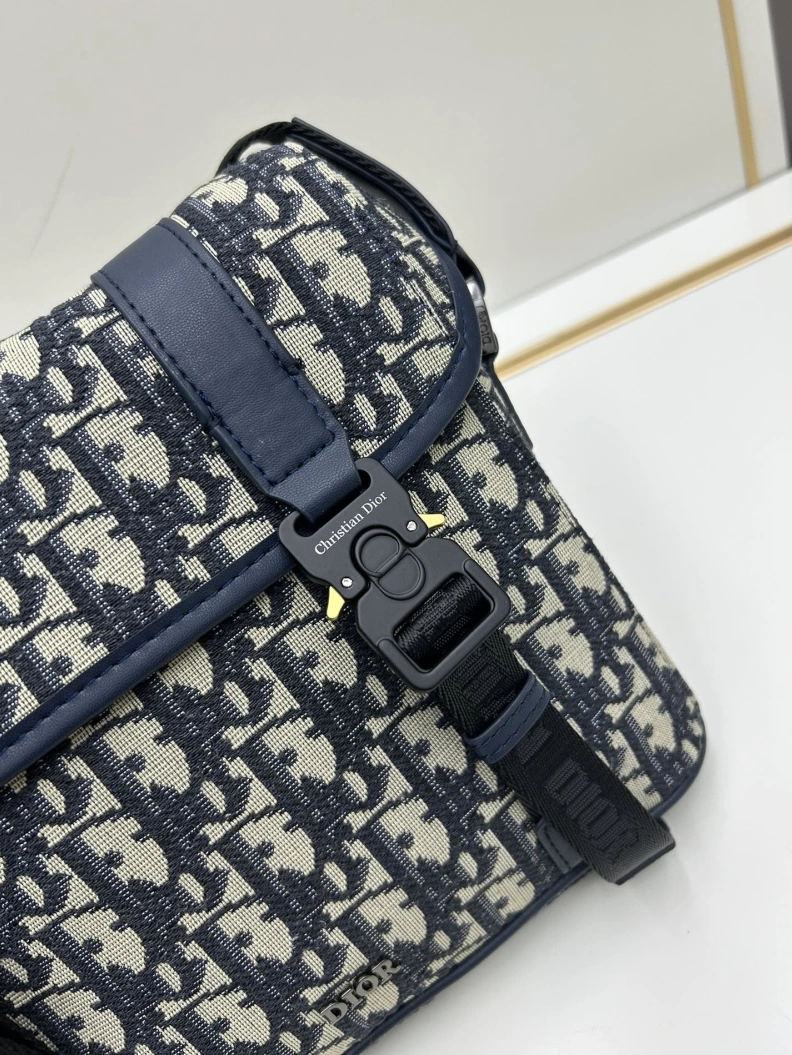 Dxxr Satchel bags Vibrant 61691