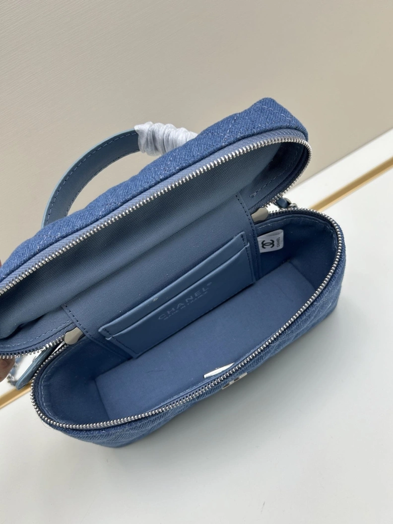 Trendsetting Chxnxl Cosmetic Bags 32500