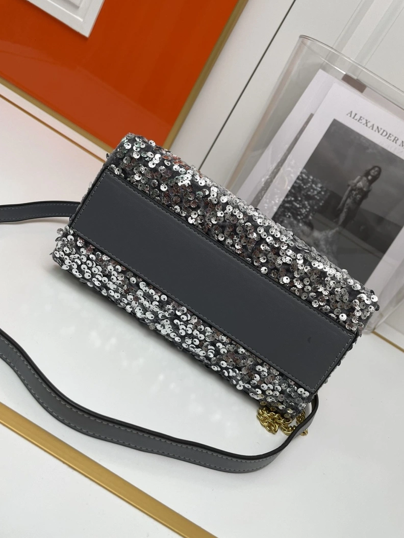 Vxlxntino Handle Bags Sleek 77129