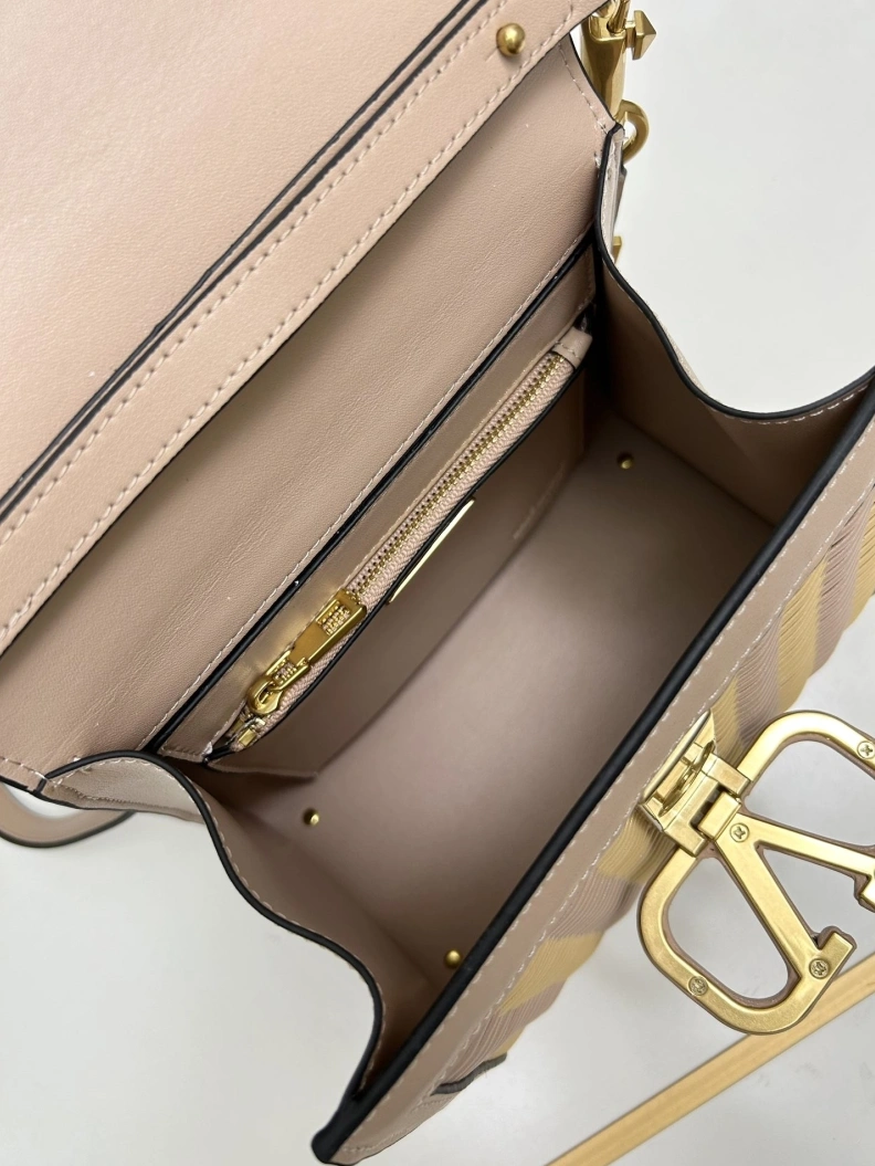 Versatile Vxlxntino Handle Bags 77142