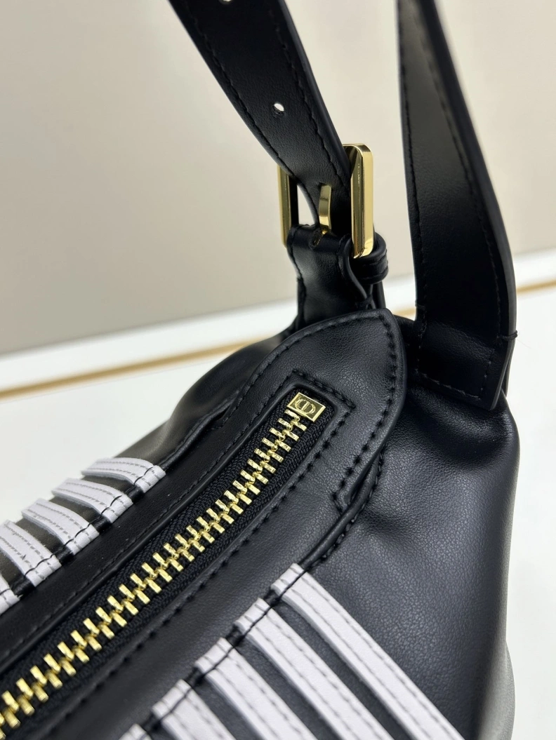 Dxxr Top Handle Bags Timeless 61477