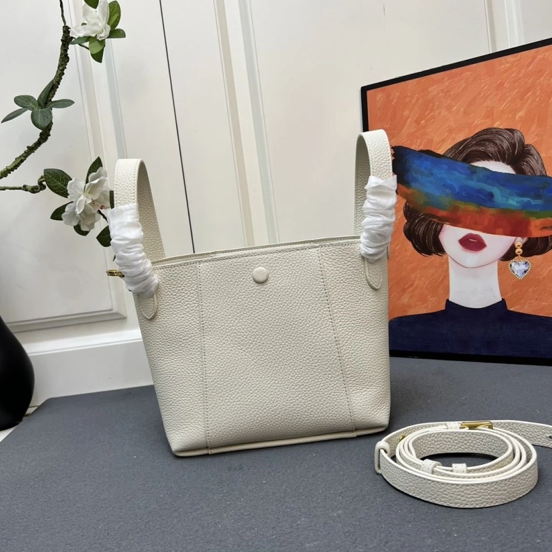 AllSeason Dxxr Bucket Bags 61820