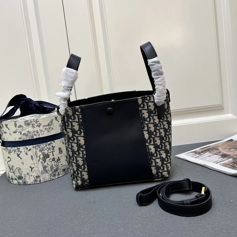 Breathable Dxxr Bucket Bags 61787
