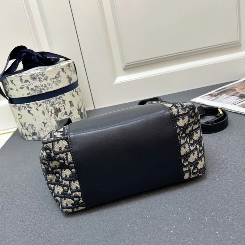 Breathable Dxxr Bucket Bags 61787