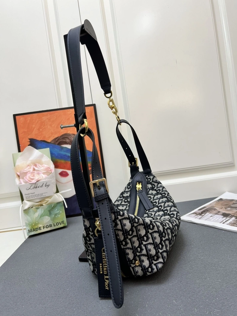 Cozy Dxxr Top Handle Bags 61479