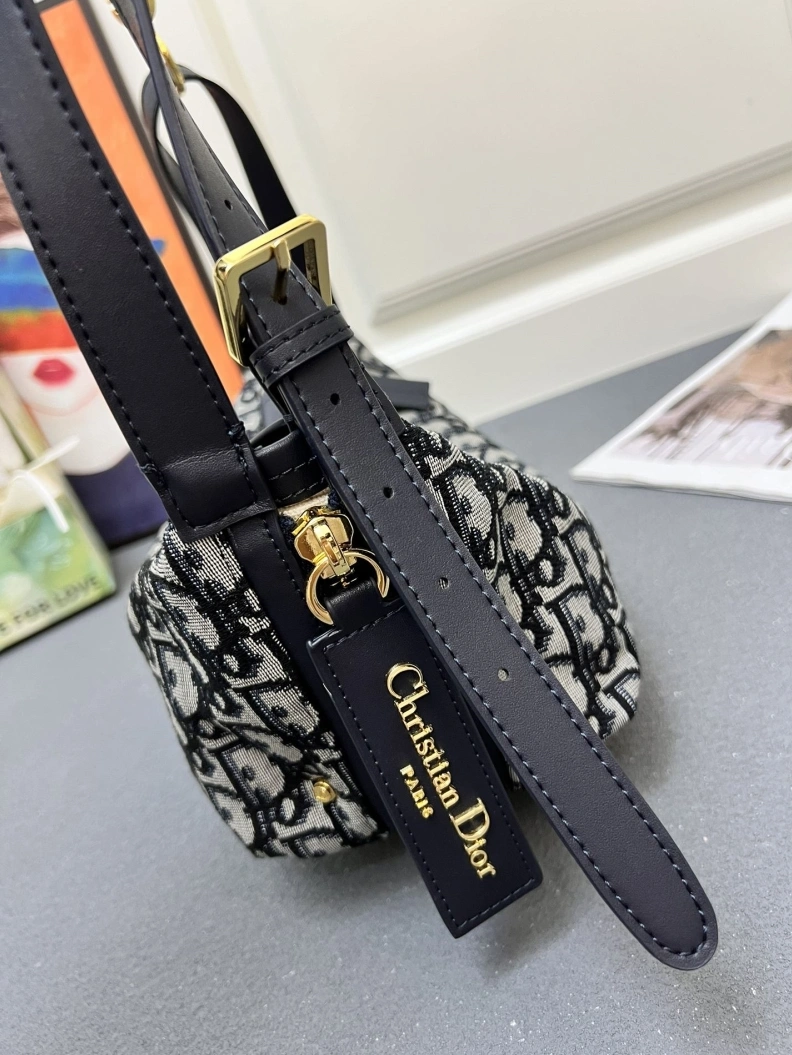Cozy Dxxr Top Handle Bags 61479