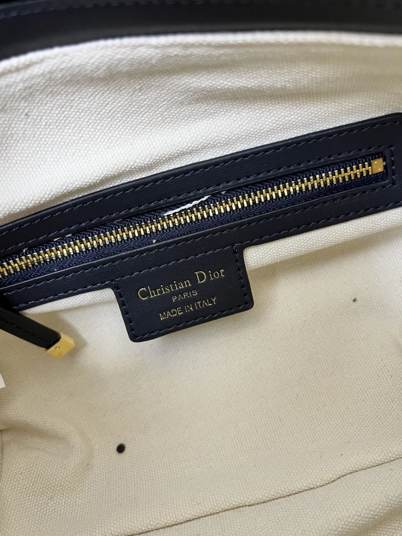 Cozy Dxxr Top Handle Bags 61479