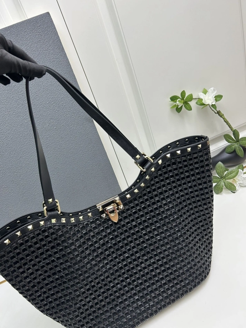 Resilient Vxlxntino Shopping Bags 76712