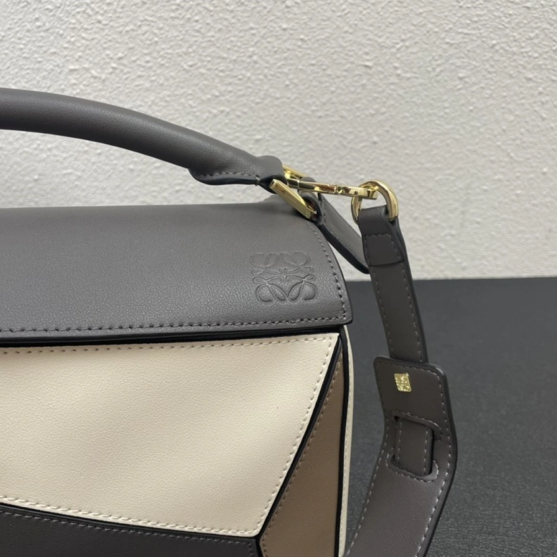 Bold Lxxwe Handle Bags 77723