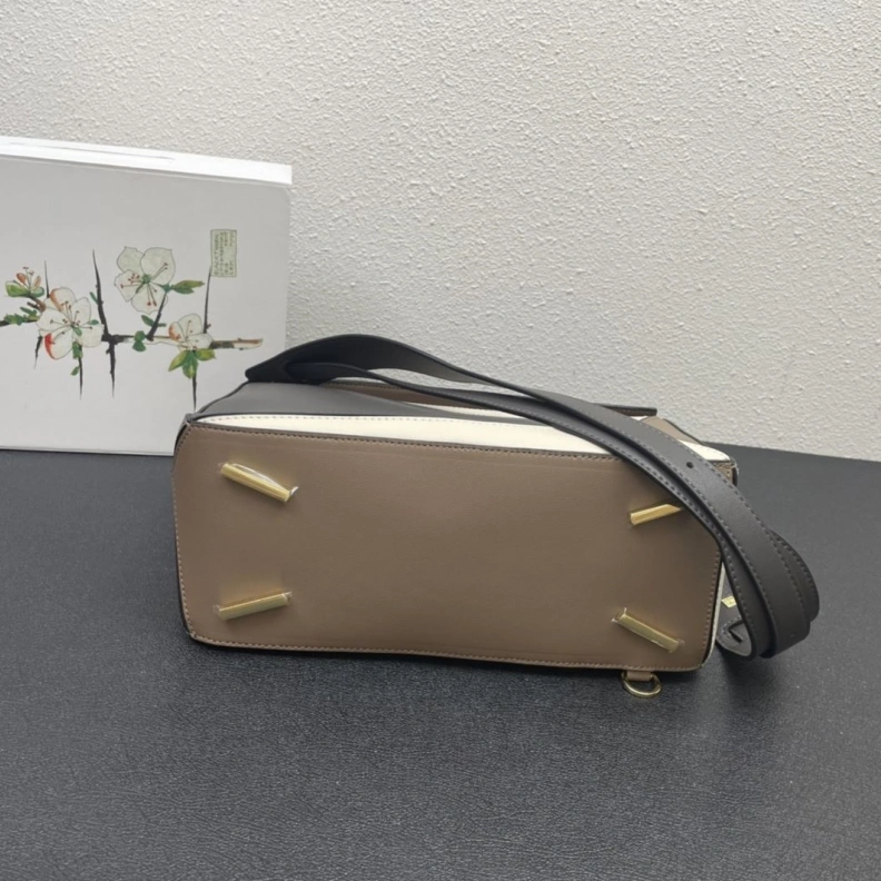 Bold Lxxwe Handle Bags 77723