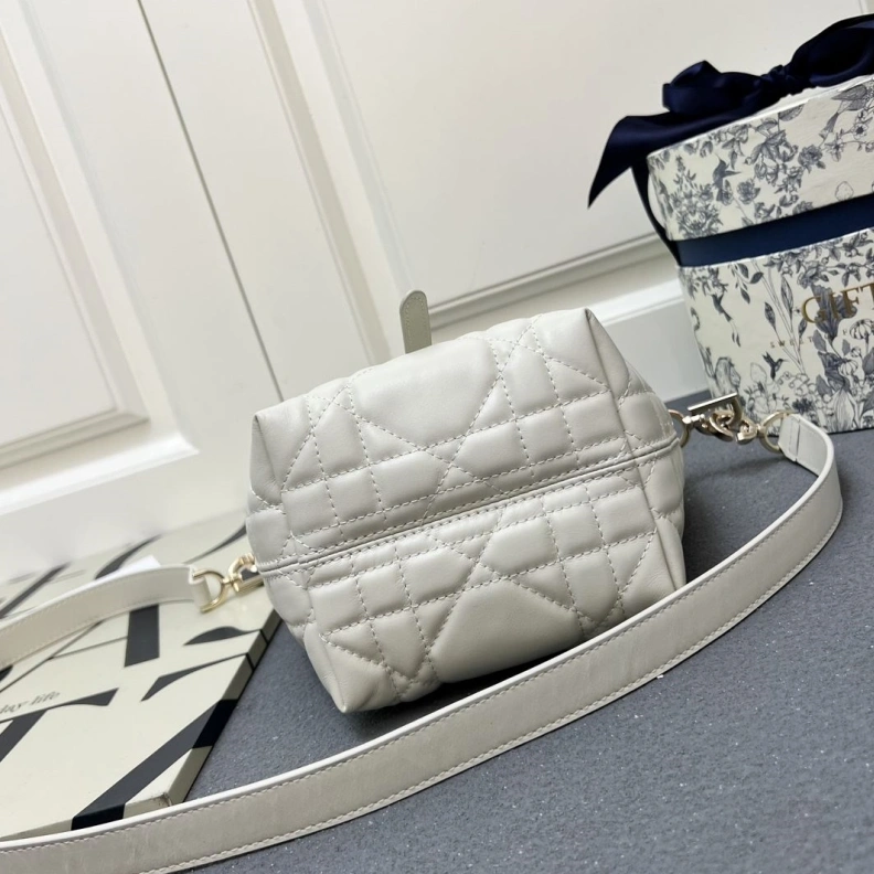 Minimalist Dxxr Shopping Bags 61550