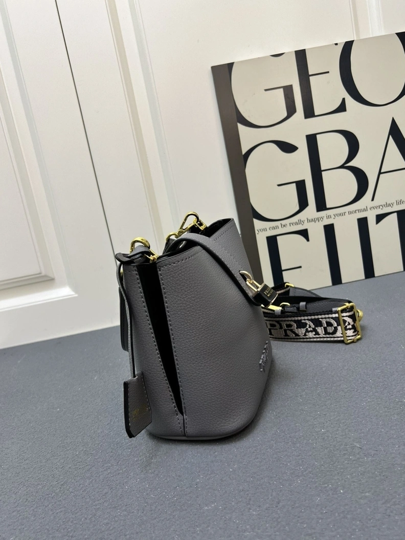 HighQuality Prxdx Top Handle Bags 58049