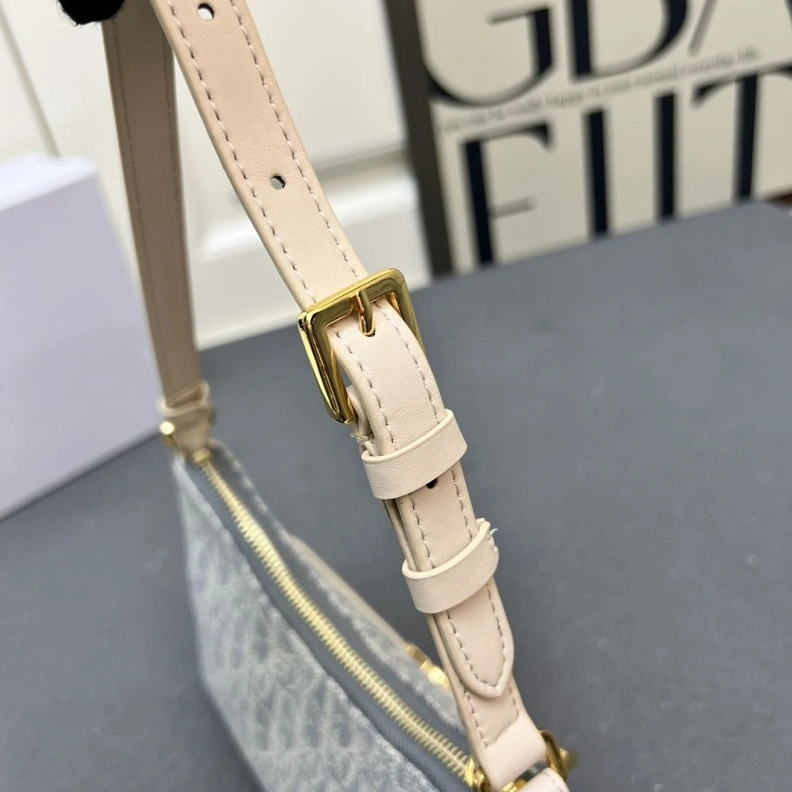 Modern Dxxr Top Handle Bags 61447