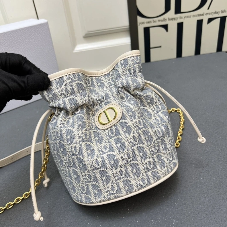Classic Dxxr Bucket Bags 61801