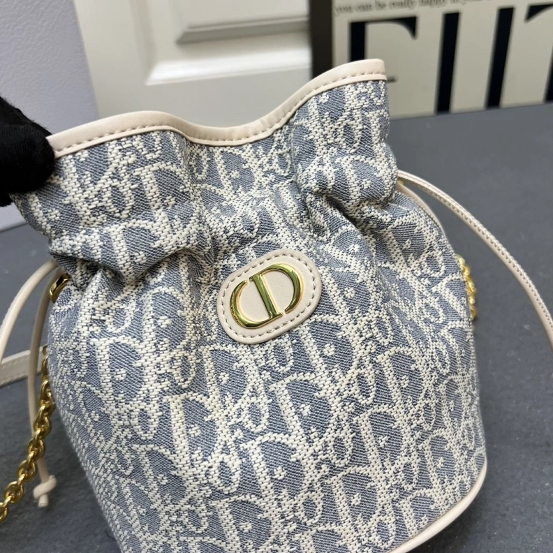 Classic Dxxr Bucket Bags 61801