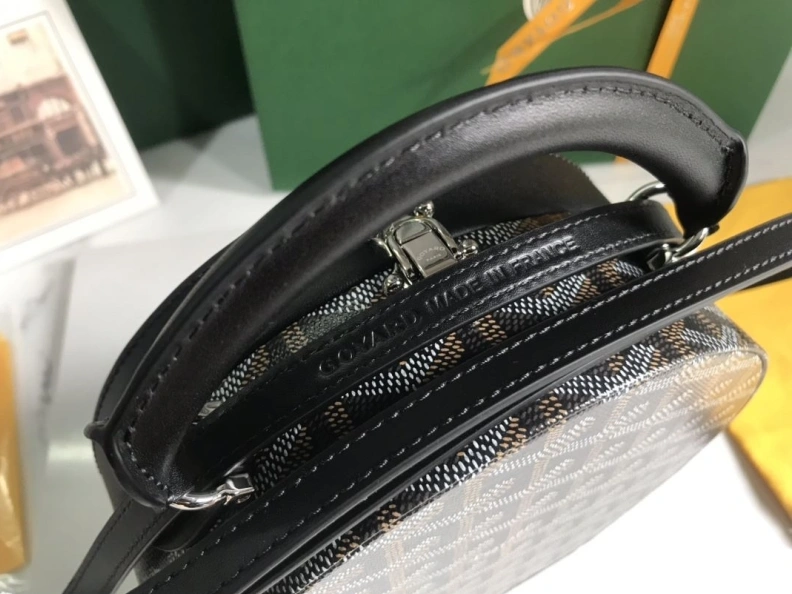 Bold Gxyxrd Round Bags 82125