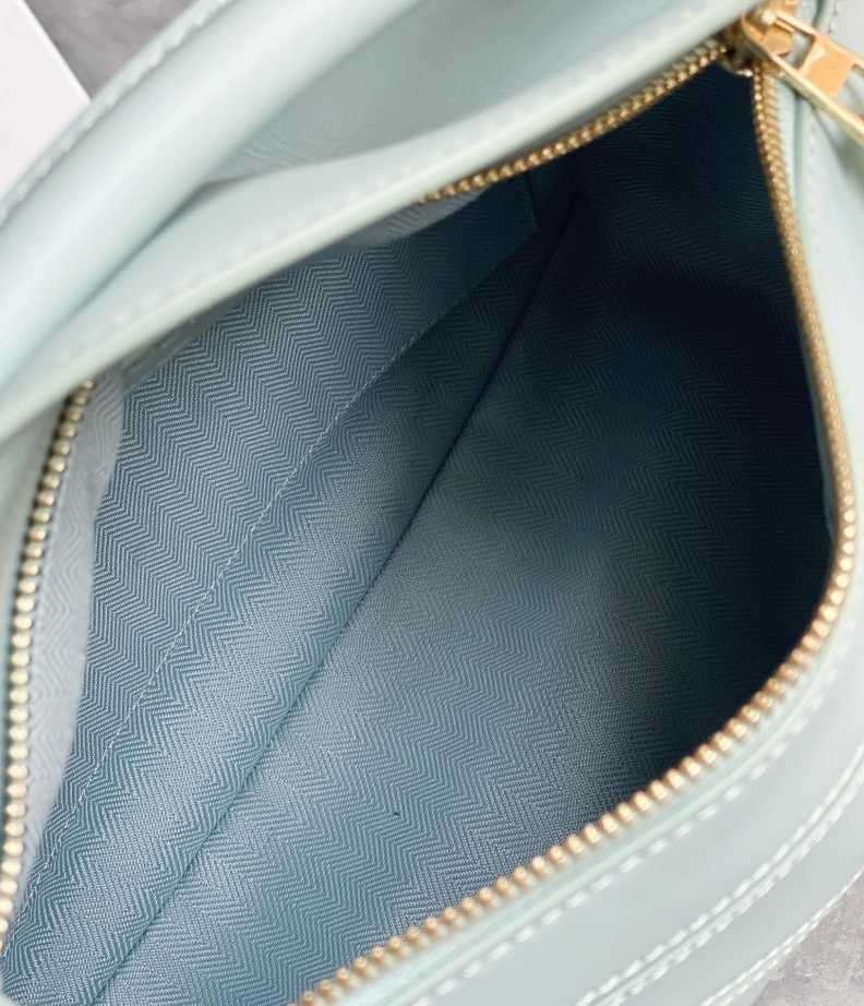 Bold Lxxwe Handle Bags 81825