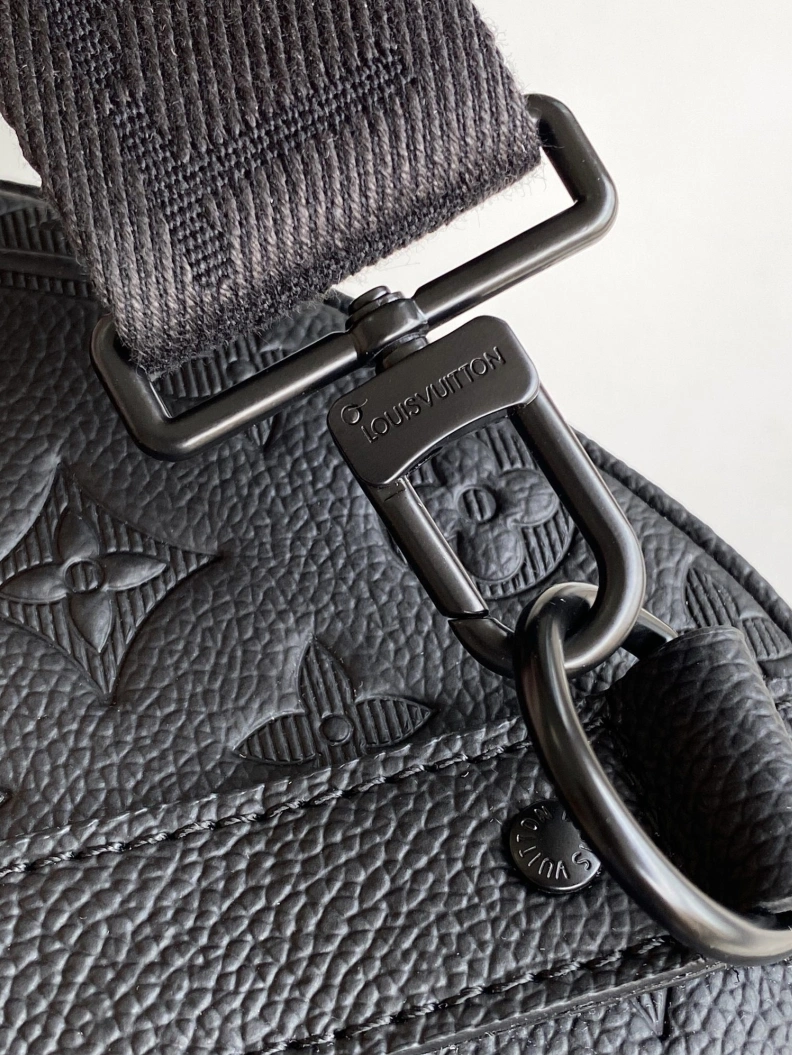 Comfortable LX Travel Bags 17615