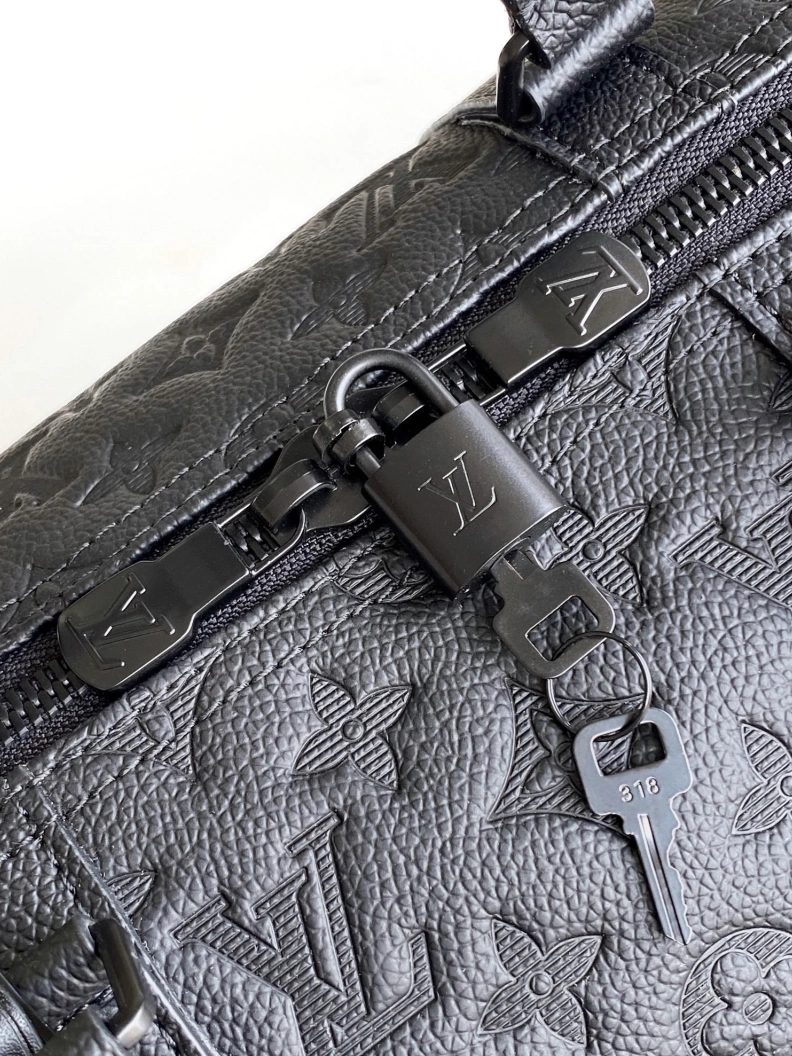 Comfortable LX Travel Bags 17615