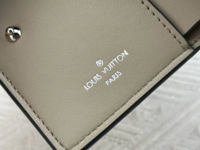 EyeCatching LX Wallets 24001