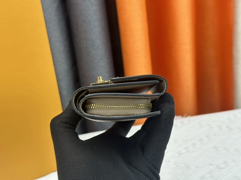 Practical LX Wallets 23963