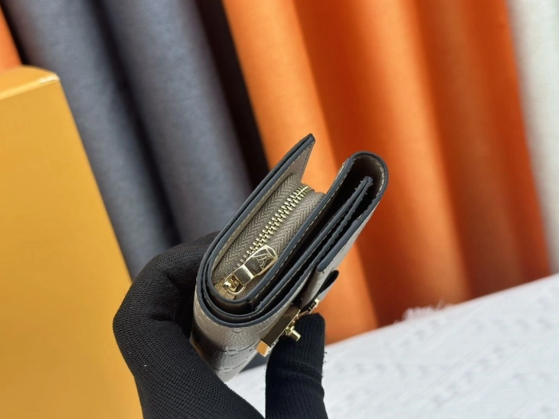 Practical LX Wallets 23963