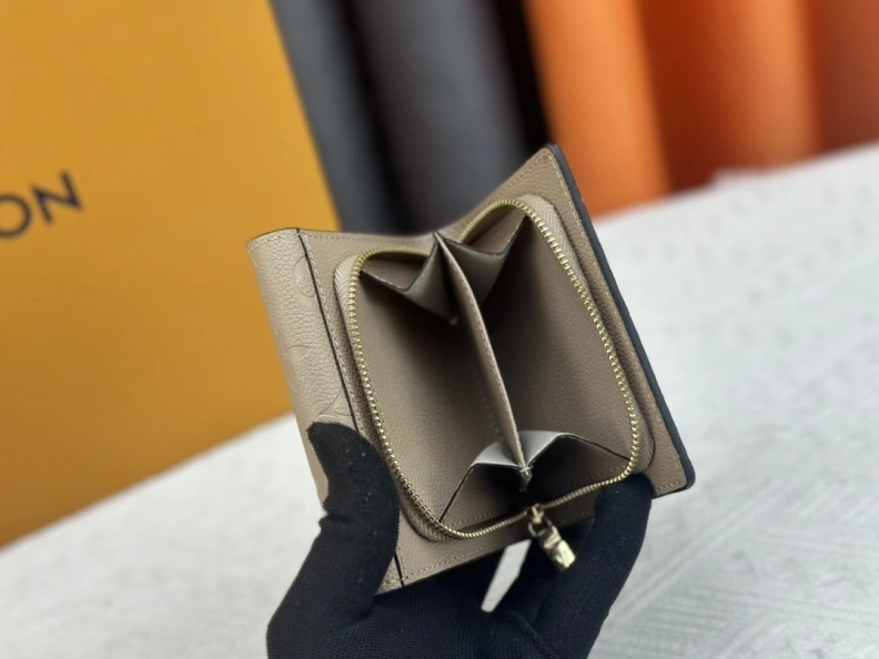 Practical LX Wallets 23963