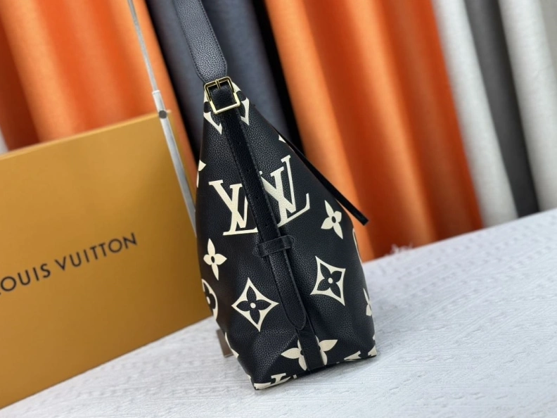 Trendsetting LX Top Handle Bags 24191
