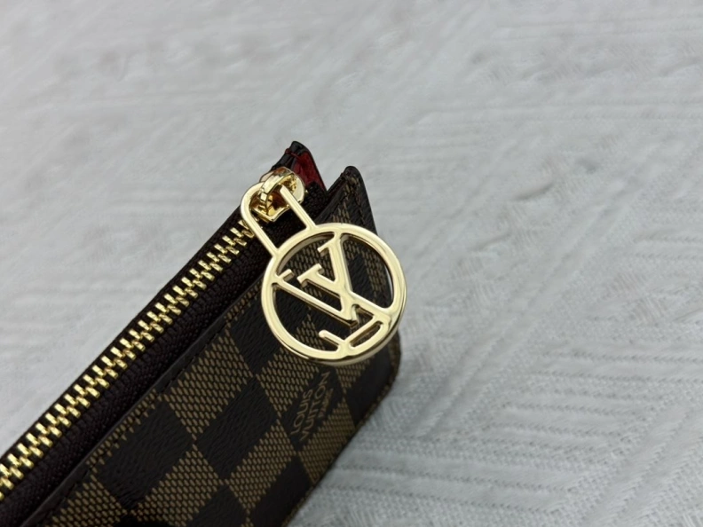 Trendsetting LX Wallets 23949