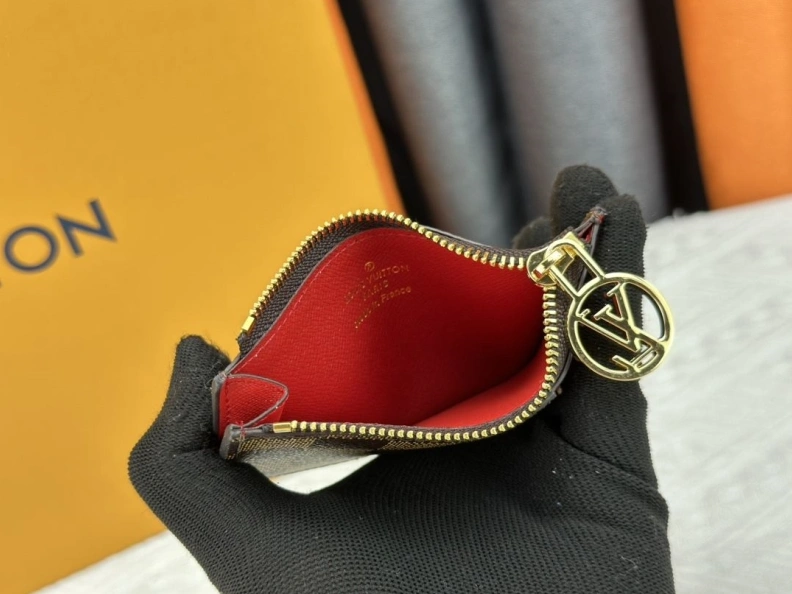 Trendsetting LX Wallets 23949