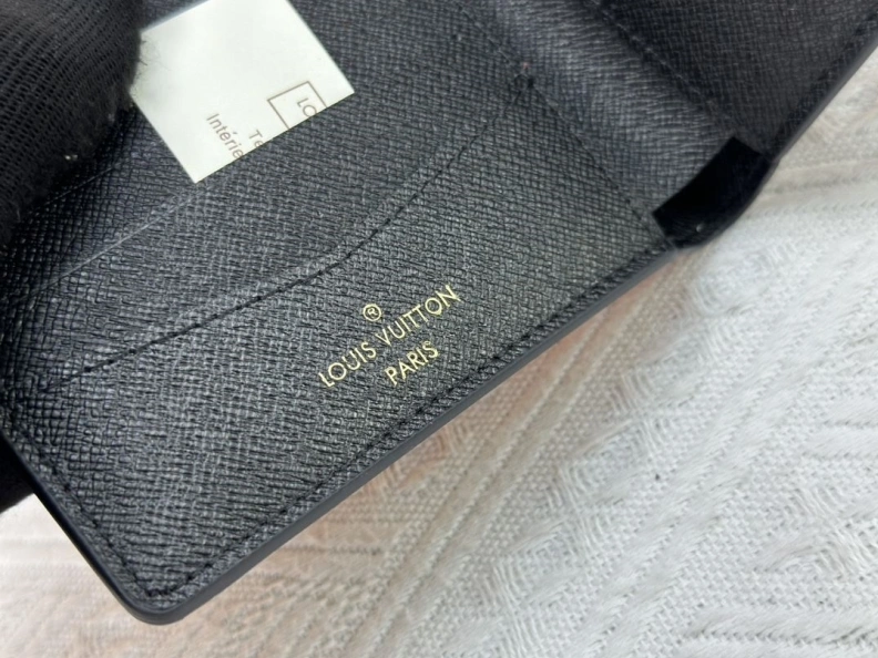 Sophisticated LX Wallets 23922