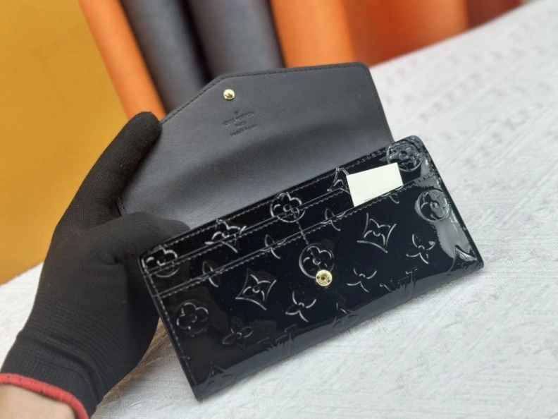 LX Wallets Refined 23895